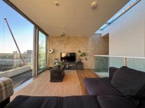 City Centre Rooftop Apartment with Free Secure Parking
